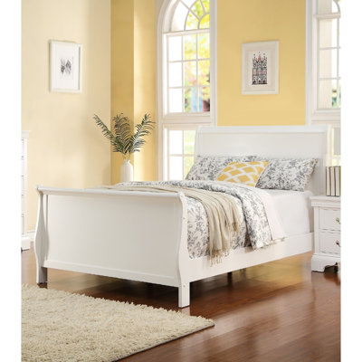 Lit simple blanc moderne avec tête de lit design et base en contreplaqué
