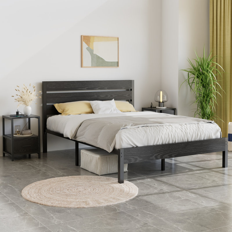 Ensemble de chambre à coucher de style campagnard industriel 3 pièces, lit plateforme double avec 2 tables de chevet, cadre de lit en acier avec tête et pied de lit en bois rustique, table de chevet avec tiroir et station de charge, aucun sommier nécessaire
