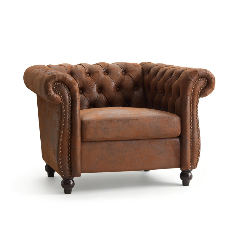 Fauteuil d'appoint Camberley traditionnel capitonné avec dossier Chesterfield et accoudoirs arrondis, idéal pour le salon et le bureau.