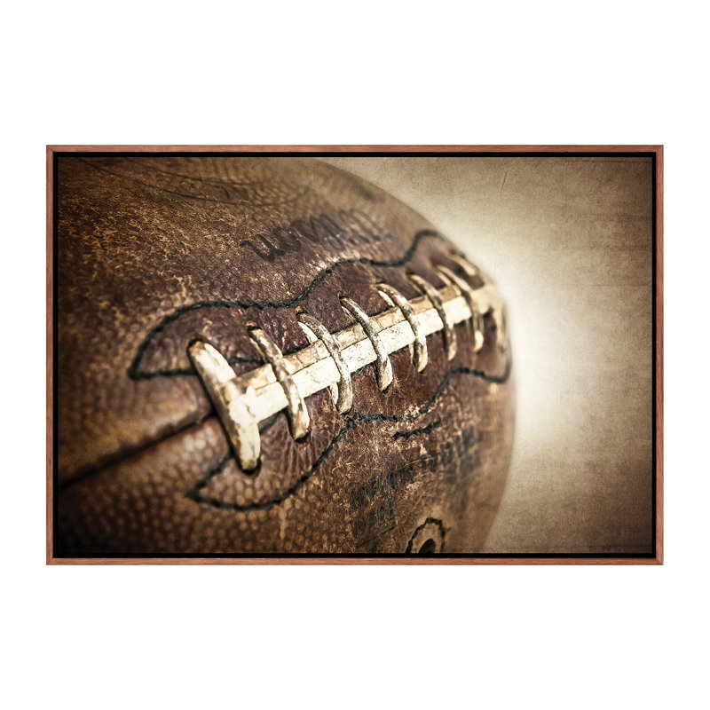 Football rétro par Saint and Sailor Studios - reproduction de photo, Toile avec cadre brun, H 18 po x l 26 po x P 1,5 po