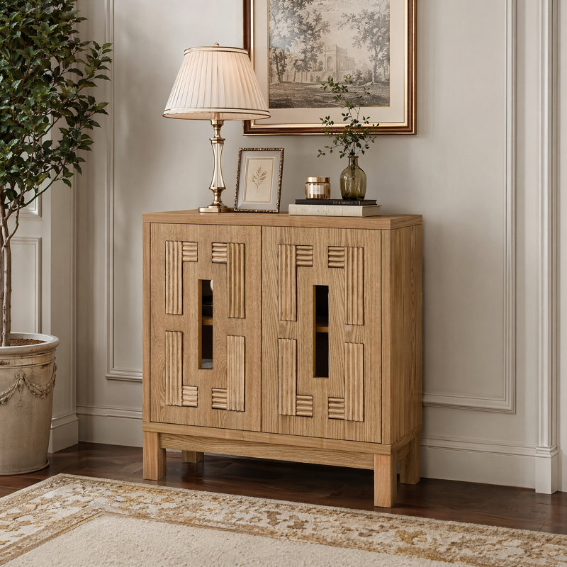 Buffet Altuna à décor ajouré sculpté, meuble de rangement à 2 portes avec tablette réglable, Natural Wood