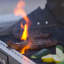Barbecue au gaz 4 + 1 en acier inoxydable avec brûleur latéral, au propane convertible et au gaz naturel Monument Clean Grills 41847NG, facile à nettoyer, 723 pieds carrés Po - Idéal pour les barbecues en famille