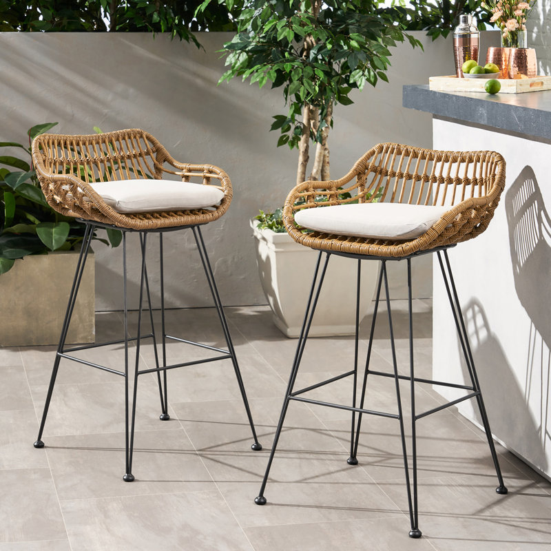 Deux fauteuils d'extérieur avec faux coussins d'eau - conception classique, siège de tabourets de bar de 28,75 pouces, finition grise