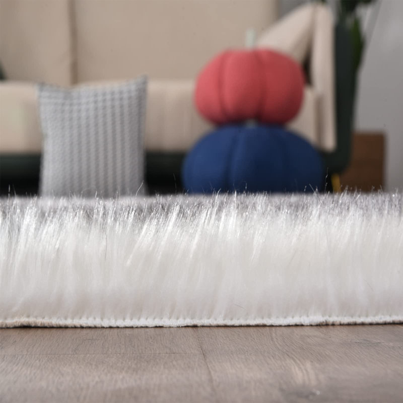 Faux Sheepskin Indoor Rug, Round 4'