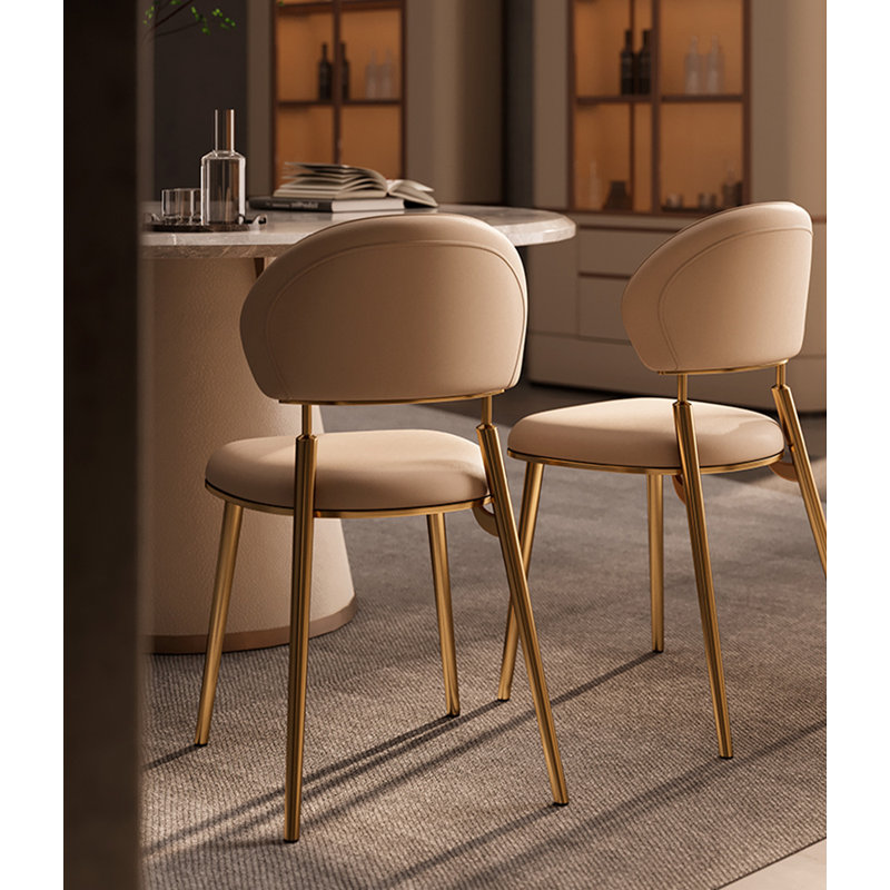 Chaise moderne et simple à dossier rembourré