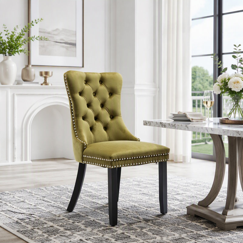Ensemble de chaises de salle à manger en velours à dossier haut, pattes en bois et garniture cloutée, Velours vert olive