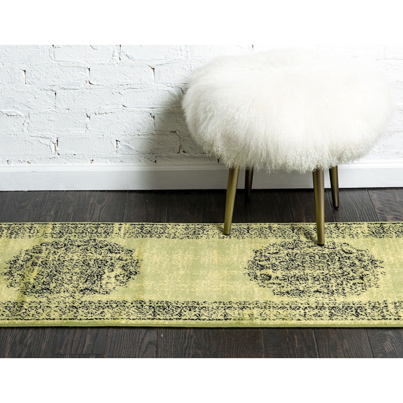 Tapis oriental vert olive Majestic, Tapis de couloir 3 pi x 9 pi 10 po