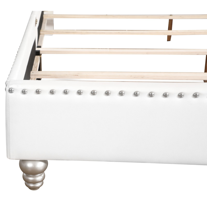 Lit blanc confortable et spacieux - Unité centrale de 66 po de largeur et de grâce intemporelle pour un sommeil détendu