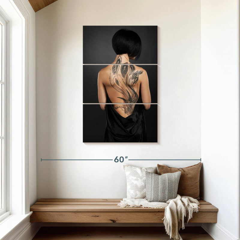 Senne se fait tatouer le dos, H 45 po x l 28 po