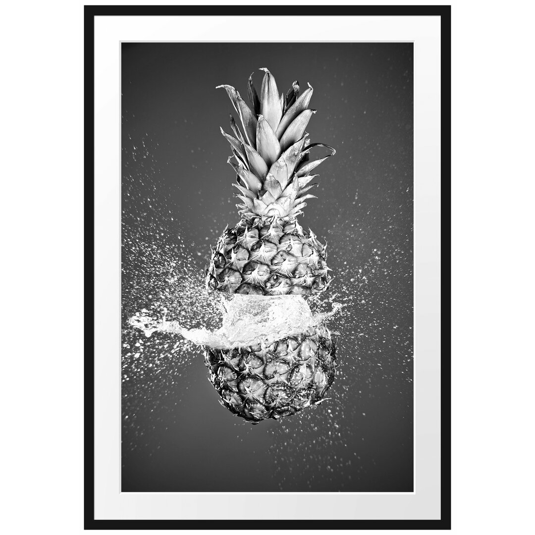 Gerahmtes Poster Ananas mit Wasser Bespritzt