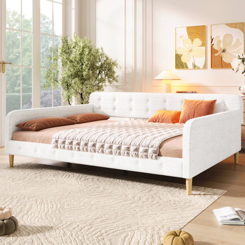 Grand lit de jour rembourré beige, 4 pieds de soutien, revêtement en lin et, sans sommier tapissier, en lin, fonctionnel pour la nuit, requis