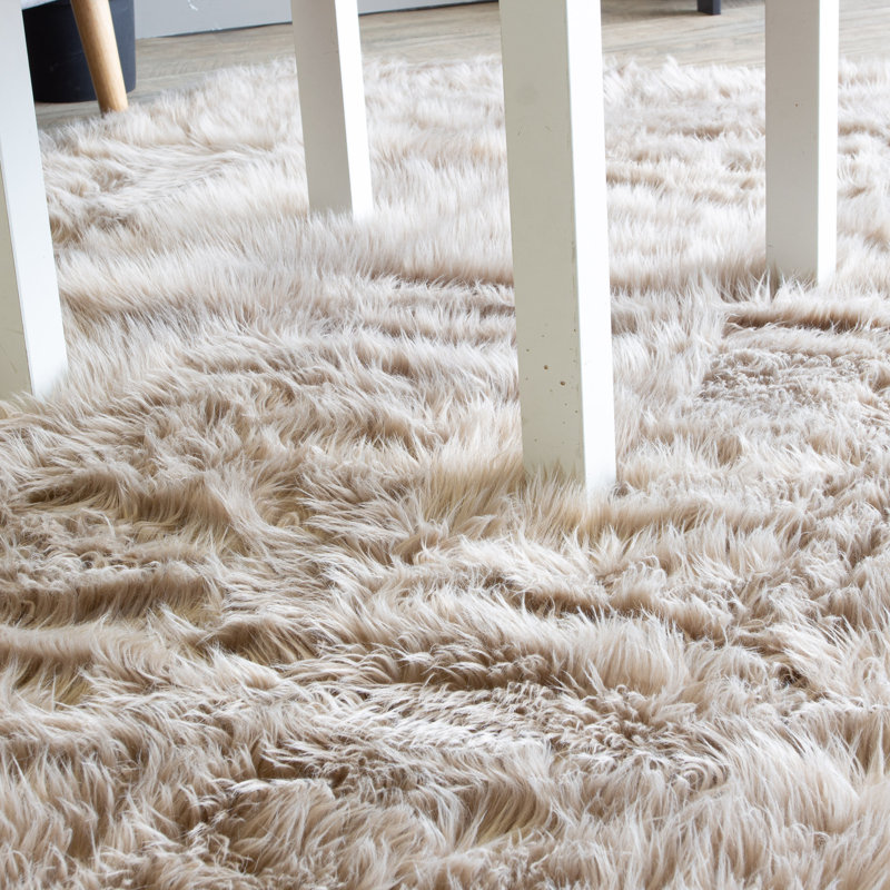 Tapis moelleux en fourrure de mouton brun clair Diller, Rectangle 2 pi x 3 pi