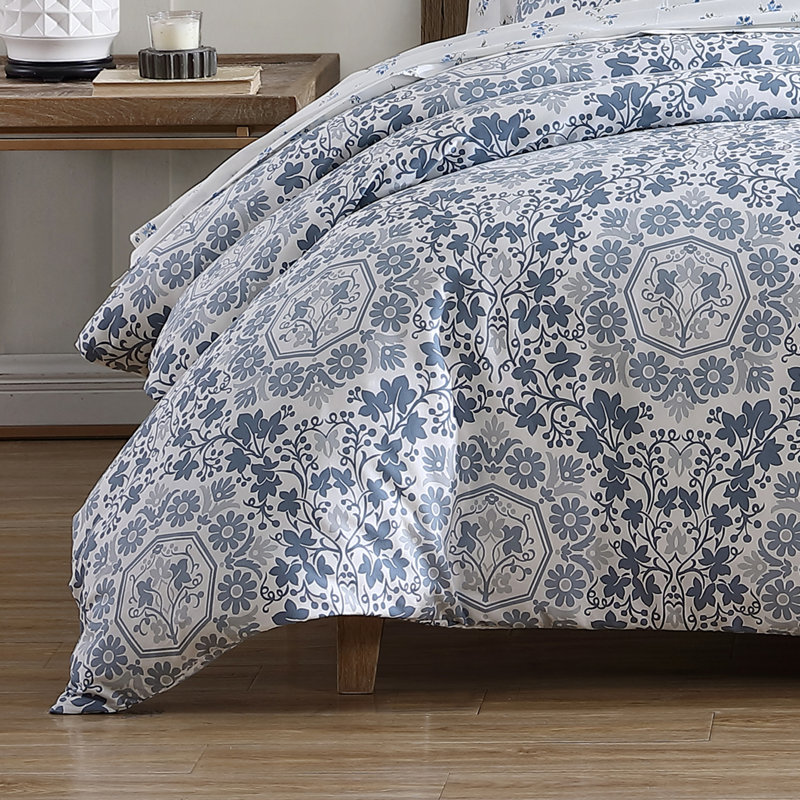 King White and Blue Cotton Reversible Comforter Set
