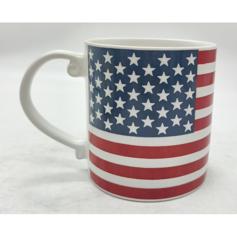 TASSE AMÉRICAINE À ÉTOILES ET RAYES 21OZ