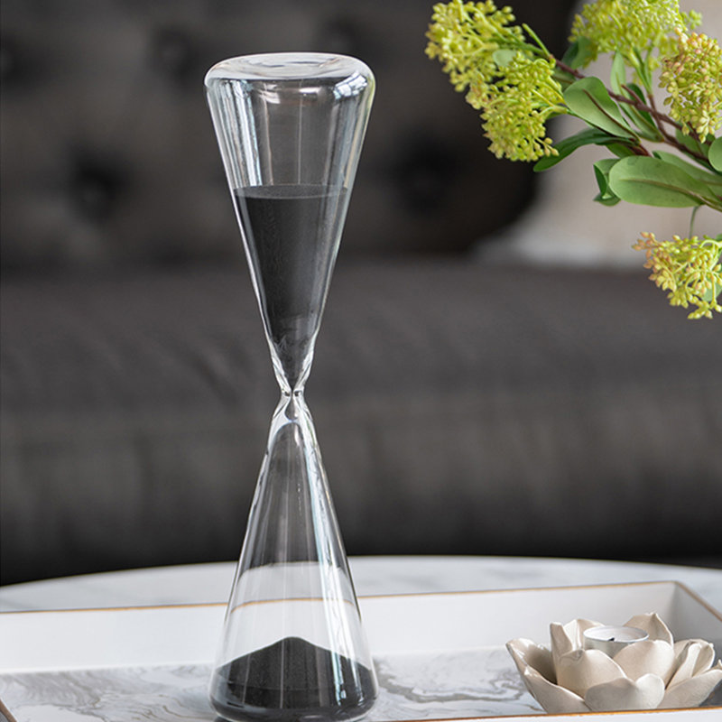 Sablier triangulaire en verre, 11,4 cm L x 11,4 cm P x 39,4 cm H, sablier décoratif de 90 minutes avec sable noir.