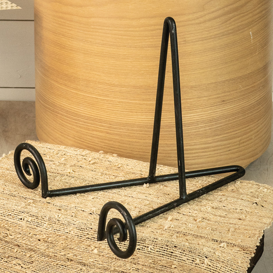 India Handicrafts, Inc. Metal Tripod Easel India Handicrafts, Inc.