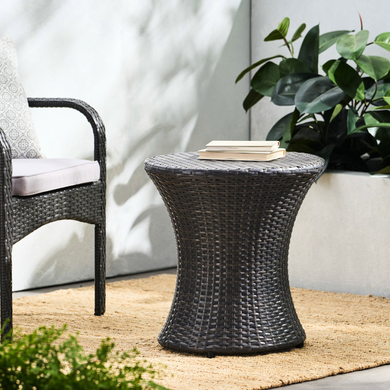 Table d'appoint d'extérieur grise H 19,76 po