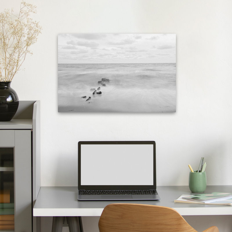 Ends And Beginnings Contemporary - noir, noir et blanc, plage, nuage, H 24 po x l 16 po