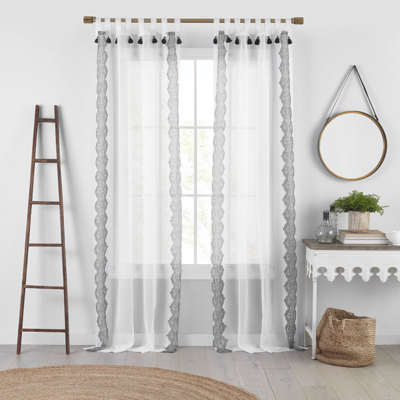 Panneau de rideau simple diaphane Axbridge, 52 po x 84 po, Noir