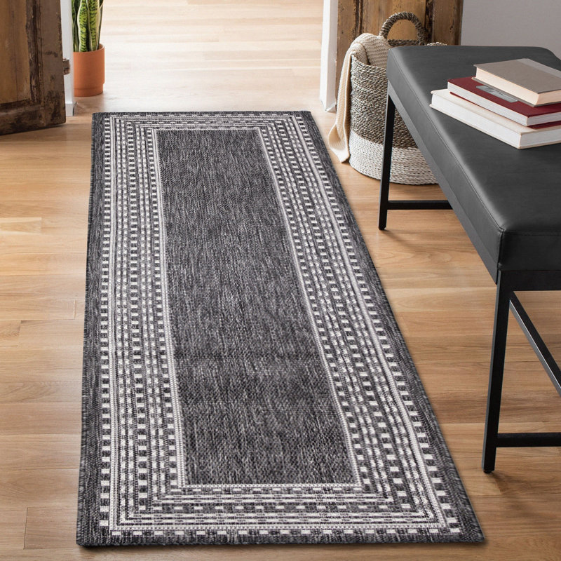 Tapis intérieur / extérieur gris / ivoire à rayures Trei, Tapis de couloir 1 pi 11 po x 7 pi 6 po