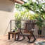 Chaise berçante en bois brun
