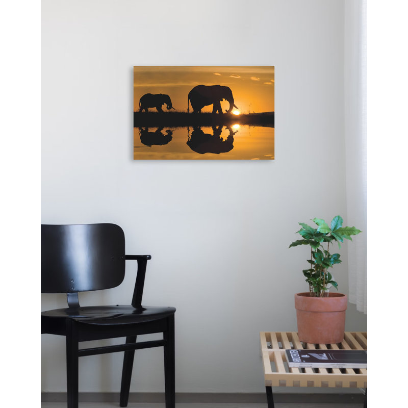 «African Silhouette Elephants» par Jim Zuckerman - reproduction de photo sur papier, H 36 po x l 24 po x P 0,1 po