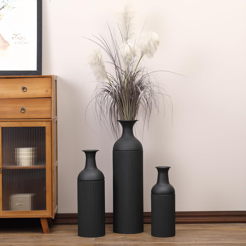Metal Floor Vase, Black