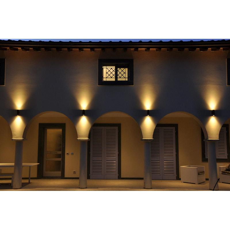 Whisler LED Wall Light