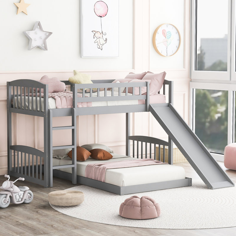 Lit simple au-dessus d'un lit superposé avec glissade et gris - Fabrication en bois de pin massif pour une durabilité intégrée qui rehausse le style de la chambre à coucher