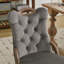 Chaise de salle à manger avec garniture touffetée à la main-117553501
