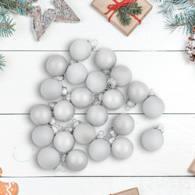 Ornement boule de Noël en verre blanc brillant et mat