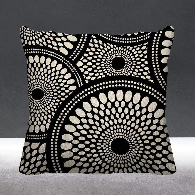 Coussin intérieur / extérieur Penn Tribal Abstract, Noir, L 19 po x H 19 po