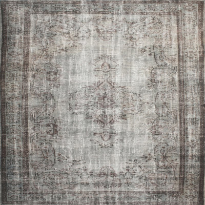 Tapis traditionnel gris Mccreary