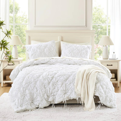 Couette 3 pièces pour lit double/queen avec motif floral texturé, broderie décontractée, fronces élastiques, rembourrage léger, utilisable en toutes saisons, lavable à la machine. Parfait à offrir.