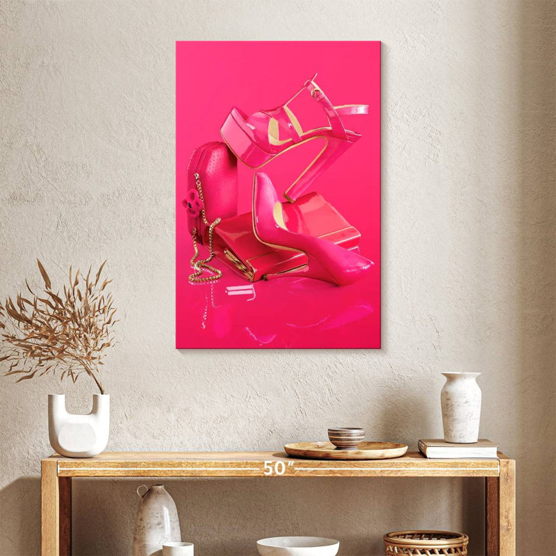 Talons et sacs à main roses, H 36 po x l 24 po