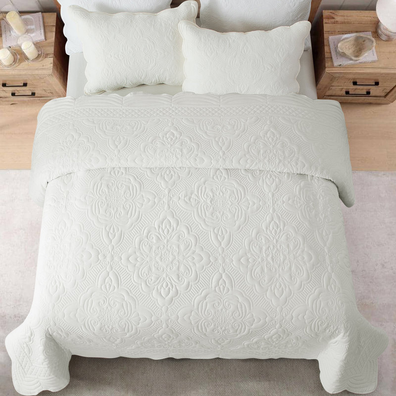 Washed Embroidered Microfiber Damask Medallion Quilt Set Lightweight Traditional Bedspread Set , Oversized King, Off White
