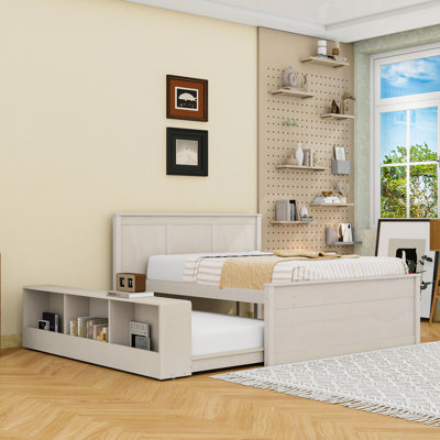 Lit plateforme en bois avec lit gigogne et tablettes de rangement