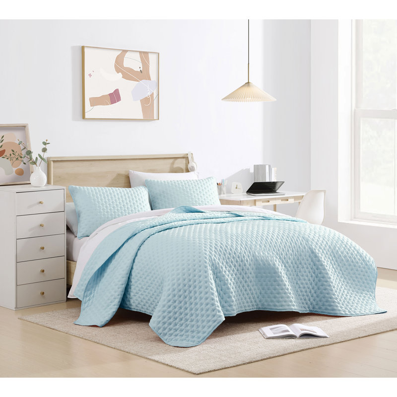 Swift Home Ultra-Soft Floral 3-Piece MicrofiberQuilt Set - Debossed Quatrefoil Dimple - Cute, Feminine, Bubbly - All-Seasonal, Durable, Easy Care