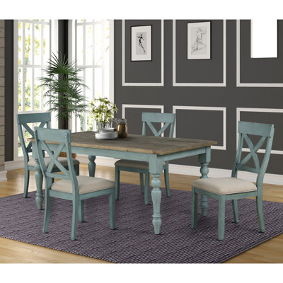 2 chaises de salle à manger en bois au fini bleu antique. Hévéa massif, siège en tissu brun clair. Thermolaqué. Dimensions des chaises: H 38,4 po x l 18,54 po x P 23,64 po. Structure en bois d'hévéa, effet patiné.