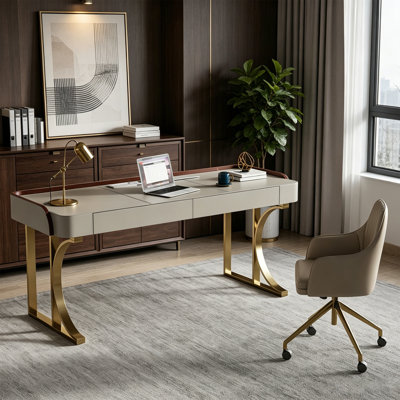 Bureau en cuir clair de luxe léger avec plateau en cuir et pieds de support en métal doré, tiroirs de rangement intégrés, convient à de multiples cas de figure