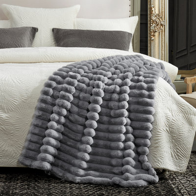 Ribbed Faux Fur Throw Blanket - Soft Decorative Bed Throw, Luxury Plush Blanket for Air-Conditioned Rooms, Cozy Sofa Cover