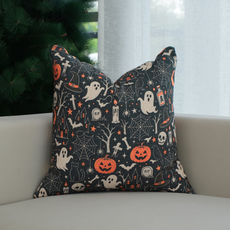 Housse de coussin décoratif en mélange de lin Haunted Graveyard, 14 po x 20 po