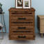 Table d'appoint de charme avec design traditionnel et rangement fonctionnel