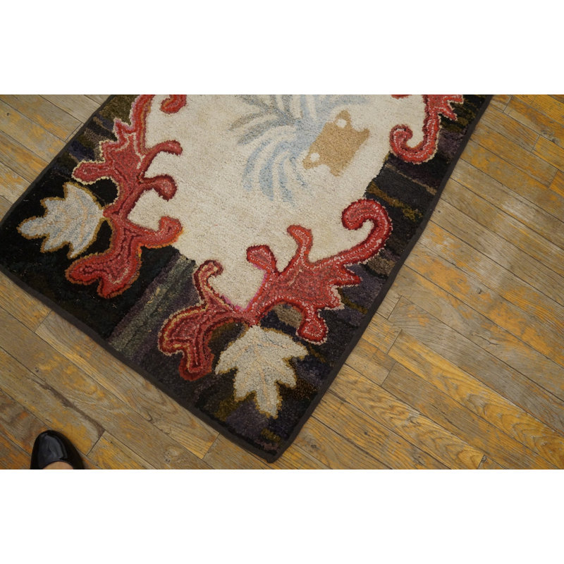 Late 19th Century Antique Ivory American Vase Folk Art Pattern Hooked Rug