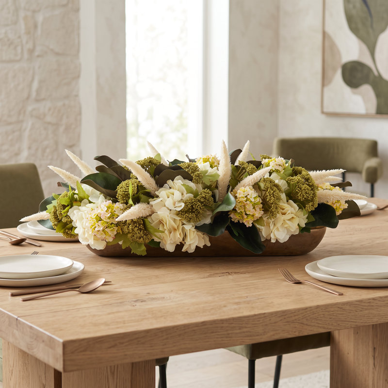Centre de table hortensia et sardine dans une jardinière en bois
