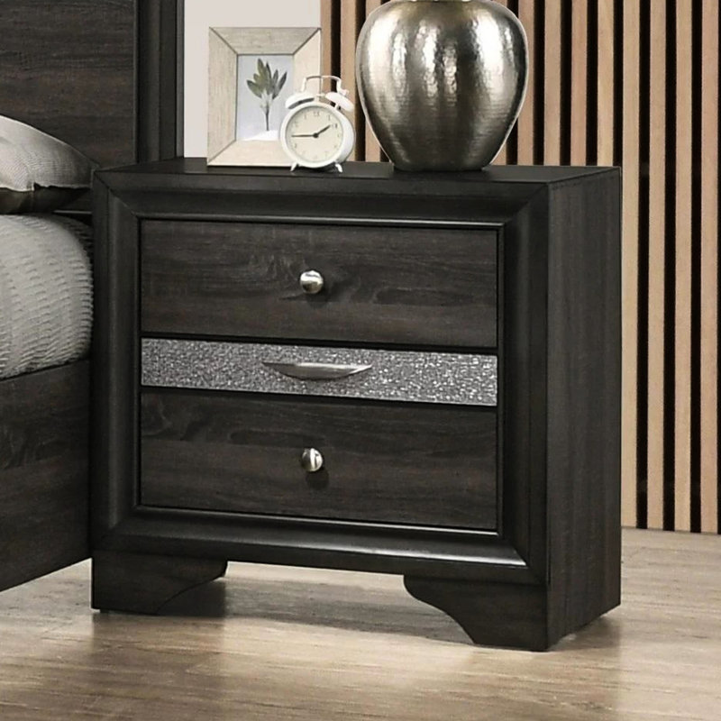 Table de chevet en bois massif gris avec ligne décorative argentée et tiroir dissimulé, Gris