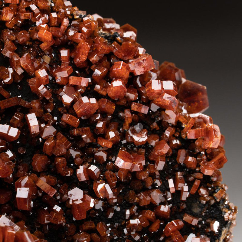 Véritable grappe de cristal de vanadinite