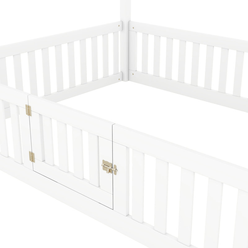 Lit double en bois pleine grandeur avec clôture, porte blanche et charmante pièce de jeu, White