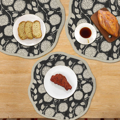 Tapis de table festonné 15 po Fabldine - Sudarshan Jaal