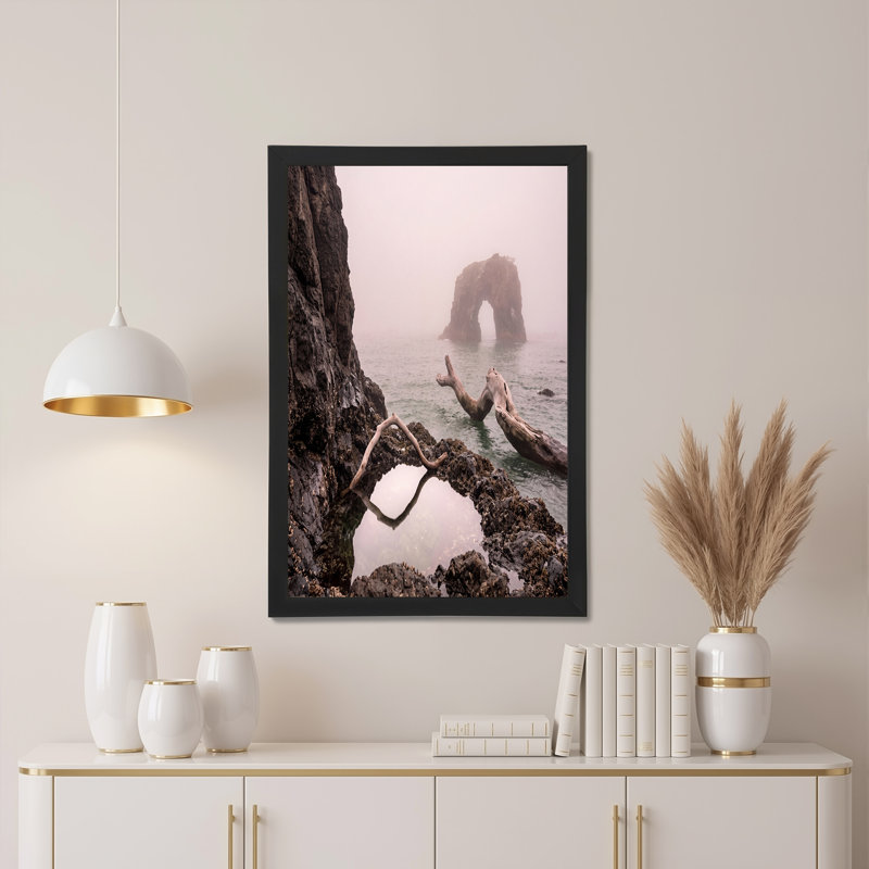 Art mural sur toile Misty Sea Stack Arch and Driftwood, H 20 po x l 30 po
